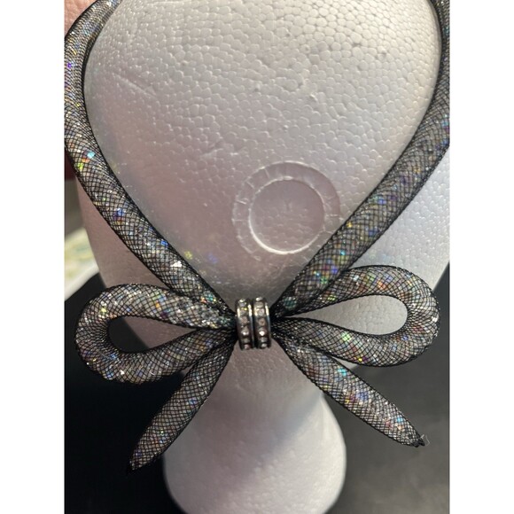 Betsey Johnson Mesh Ribbon Bow Tie Necklace Jewelry Crystal Gem Filled Jewel NWT - Picture 1 of 12